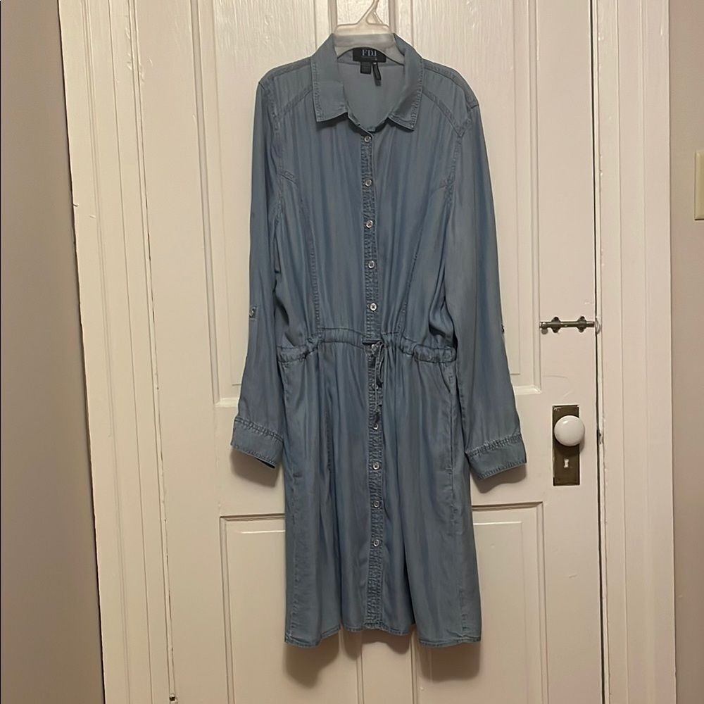 FDJ Light Denim colored Shirtdress, tie waist, long sleeved, side pockets